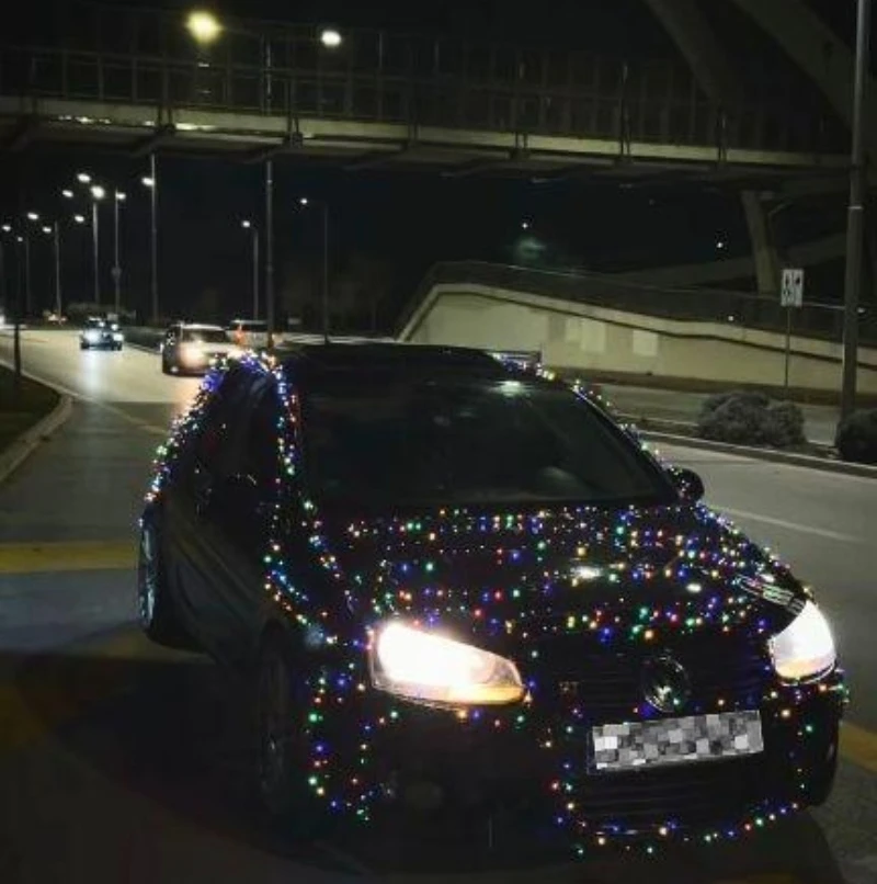 VIDEO | Automobil ukrašen lampicama provozao se mostarskim ulicama