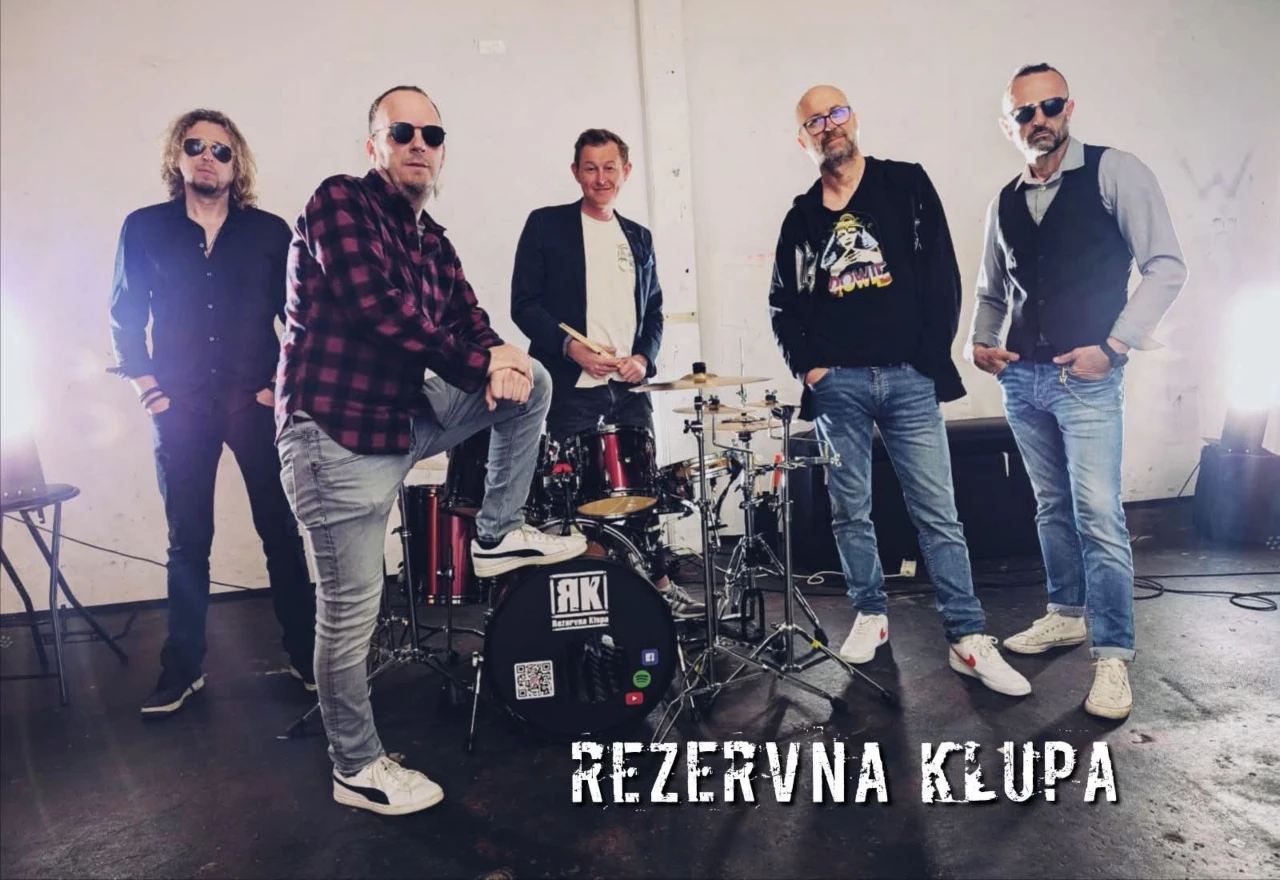 Poslušajte novu pjesmu benda Rezervna klupa: "Božić dolazi"