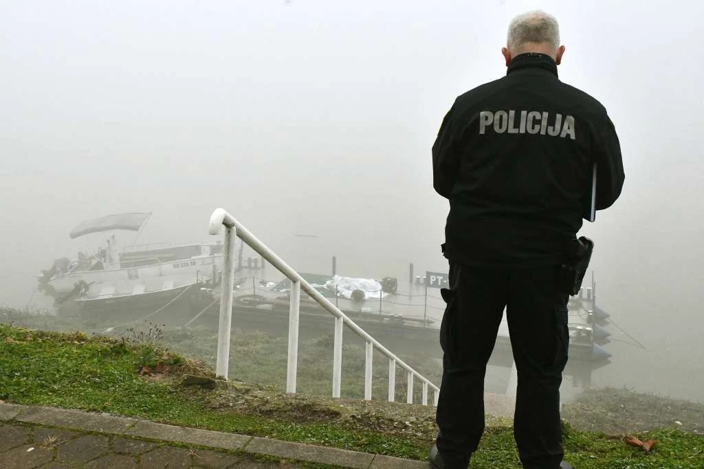 Slavonski Brod: Preminula još jedna osoba nakon prevrtanja čamca s migrantima