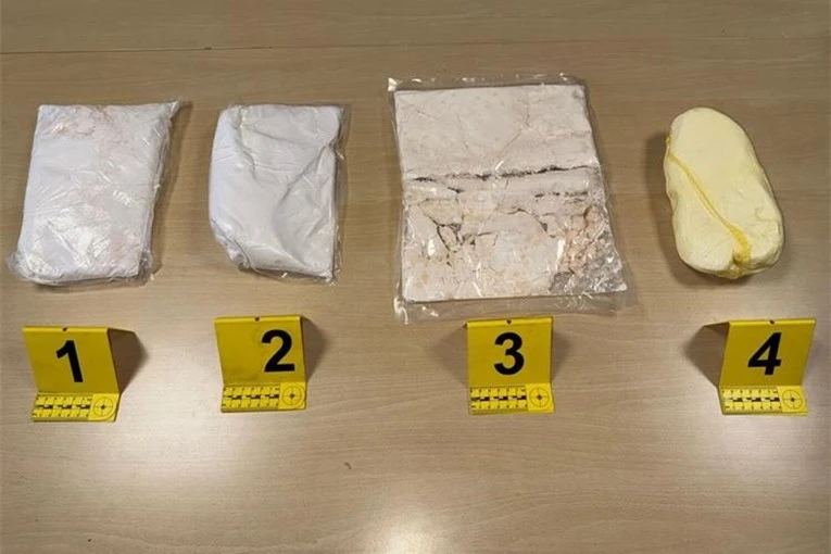 Sinj: Promijenio brave i u tuđi hladnjak skrio 4 kilograma droge