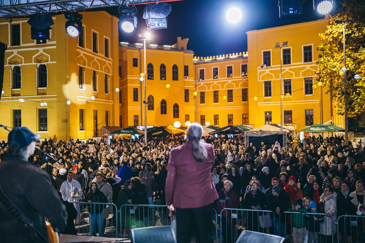 FOTO: Advent u Mostaru započeo toplim notama Gorana Karana