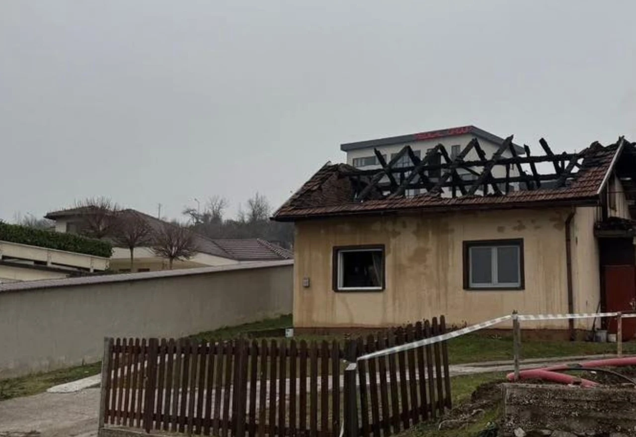 Kuća izgorjela u zoru, susjed obećao obnovu do Božića