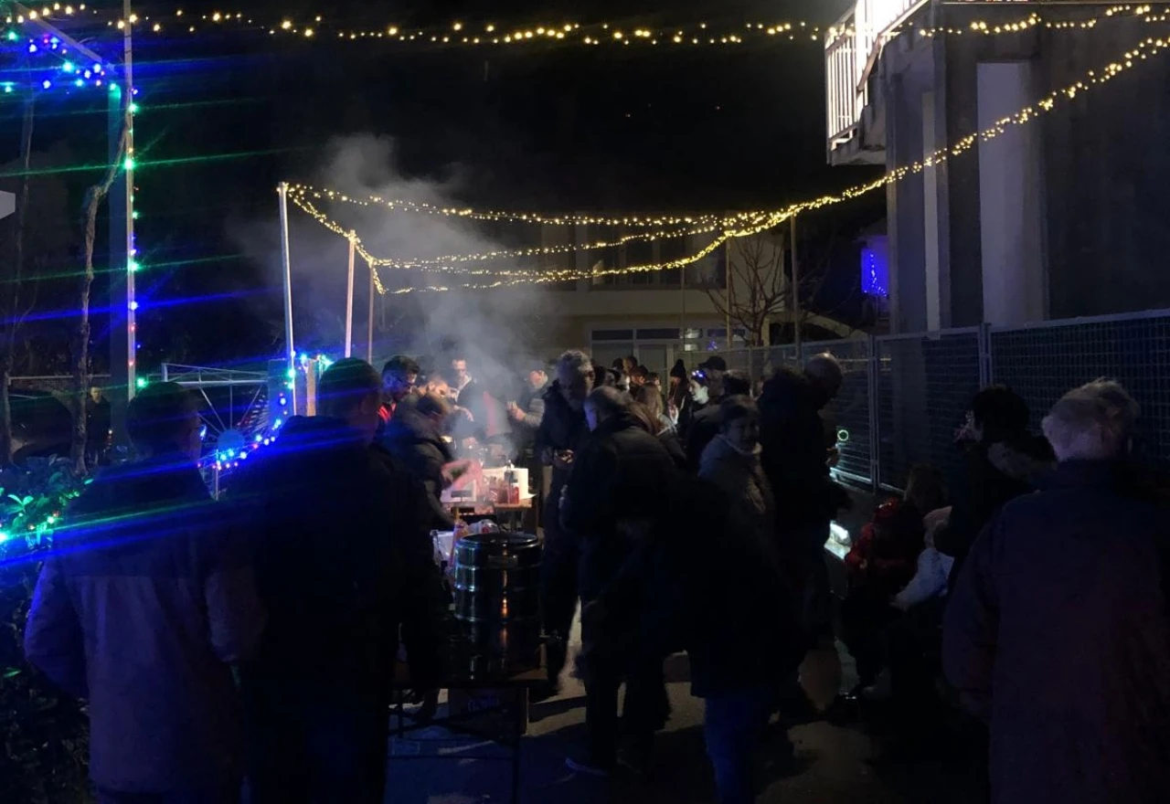 FOTO | Susjedi Bakijine Luke zajedno obilježili blagdane