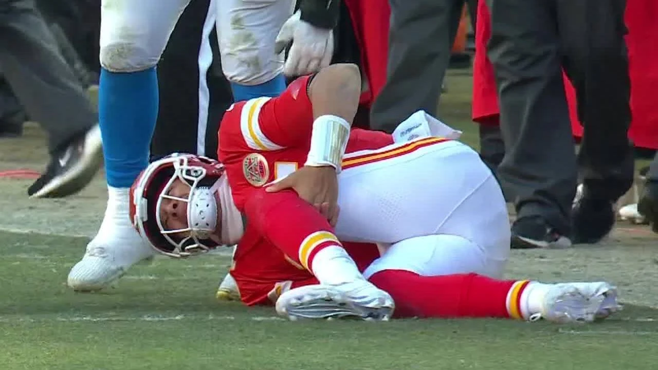 Arrowhead stadion u očaju, Chiefsi bez play offa, Mahomesu stradalo koljeno