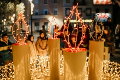 Široki Brijeg u znaku radosti:Upaljena treća adventska svijeća
