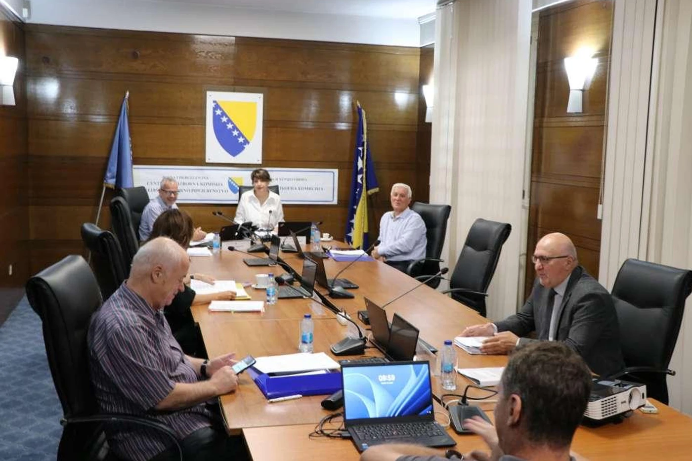 U isto vrijeme SIP objavljuje rezultate, naređuje ponovno prebrojavanje i odbacuje glasove stigle poštom