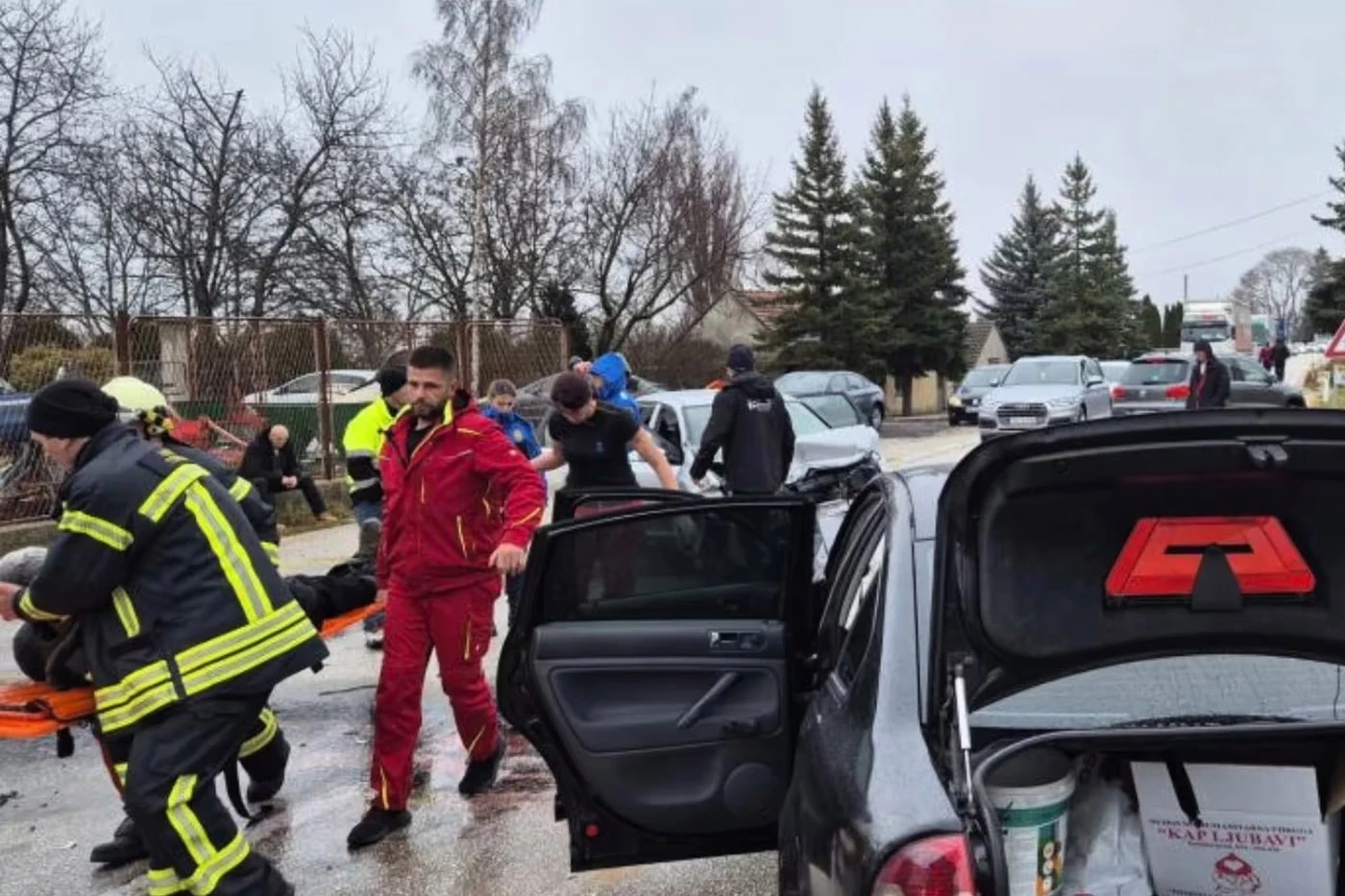 Tri vozila i šest ozlijeđenih u prometnoj nesreći kod Tomislavgrada