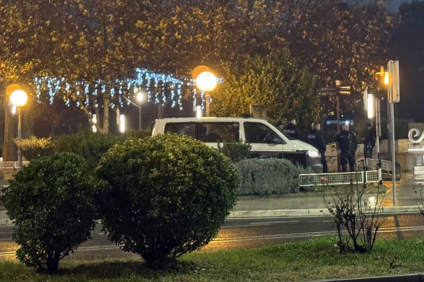 FOTO: Veliki broj policajaca na ulicama Mostara