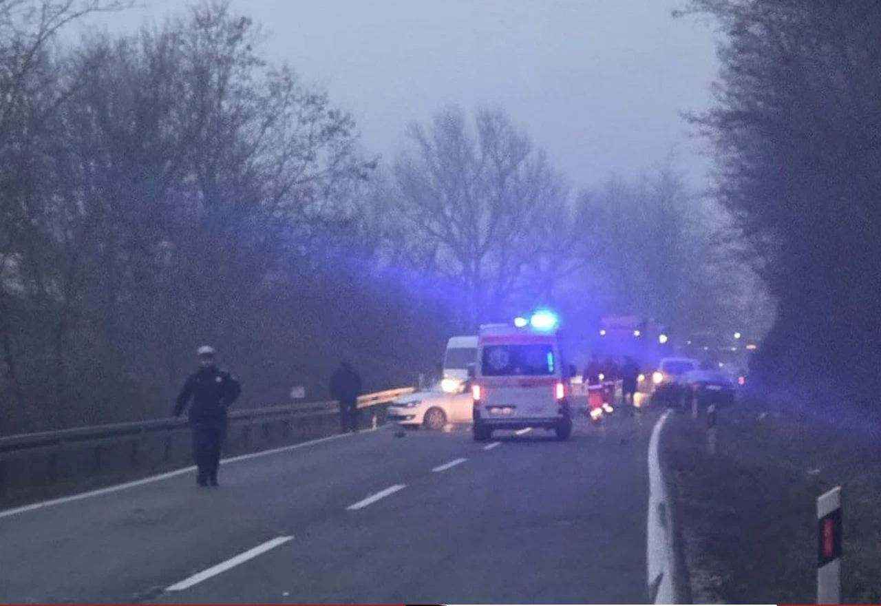 Sudar pet vozila na M-17: Promet obustavljen