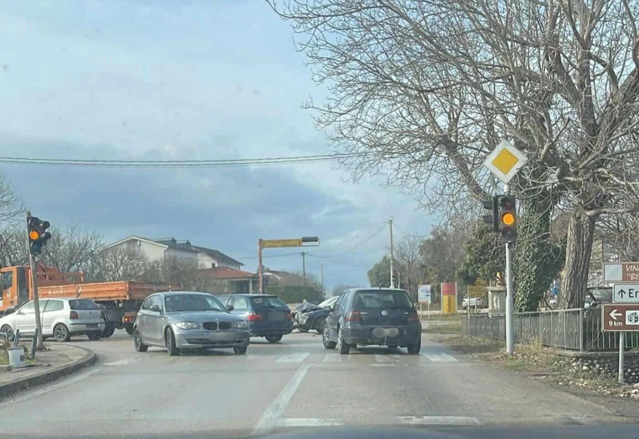 Sudar kamiona i automobila u Ljubuškom