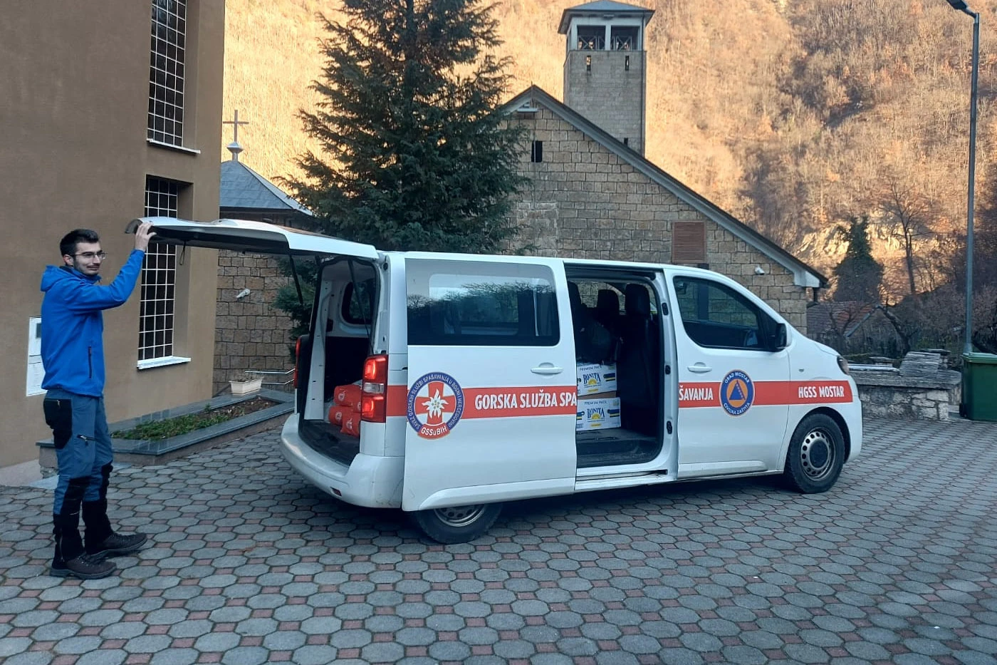 HGSS Mostar pomogao dostavu pomoći udaljenim obiteljima na području Rame
