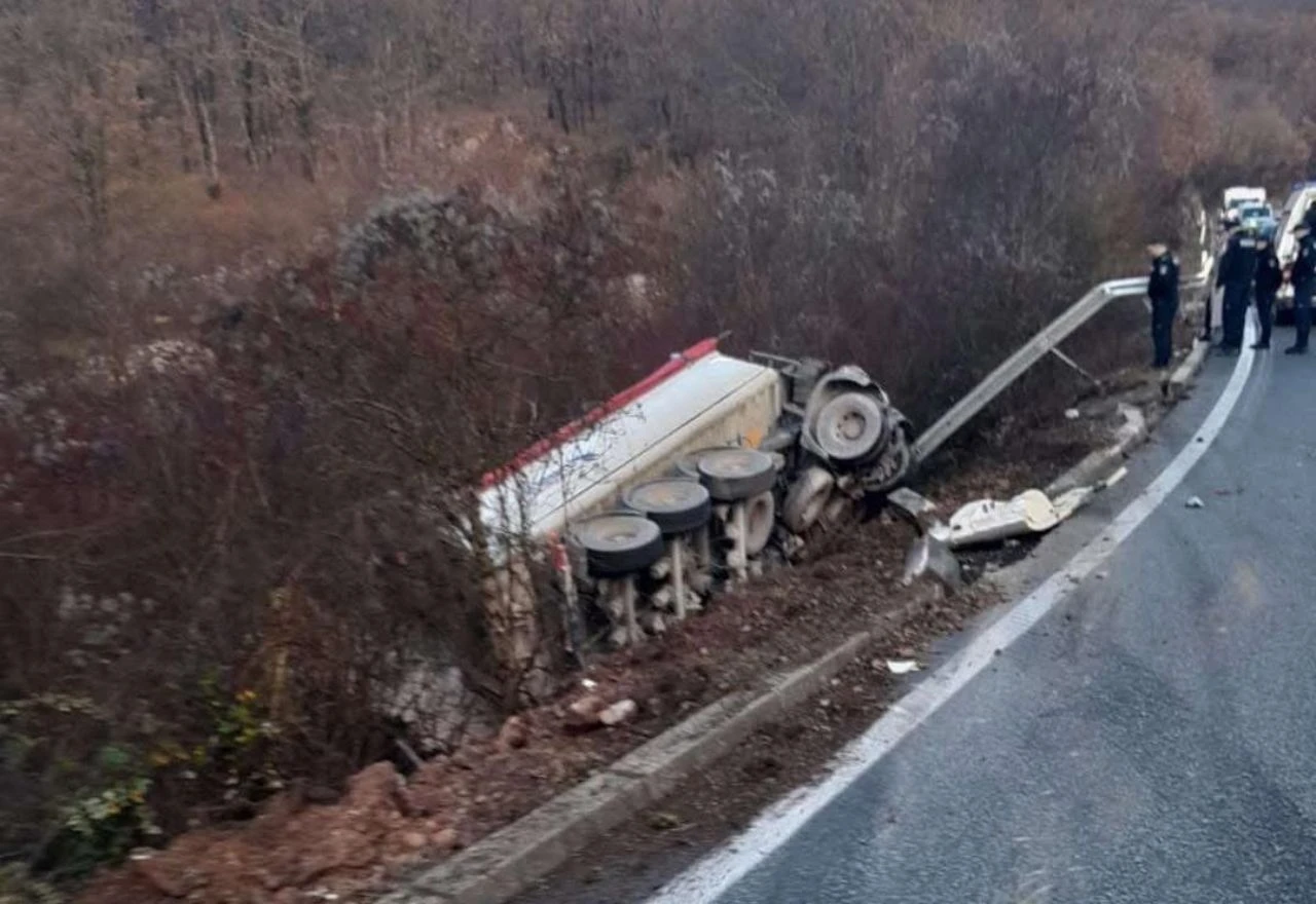 Poginuo vozač iz Posušja, sletio kamionom s ceste