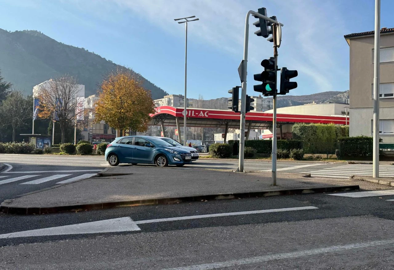 Semafor na Bulevaru ponovno u funkciji nakon gotovo tri tjedna kaosa