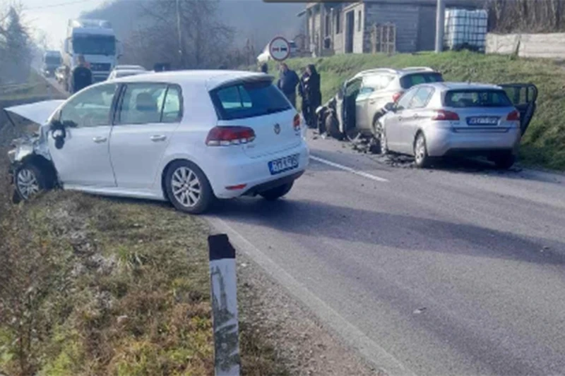 Tri osobe ozlijeđene u nesreći kod Doboja