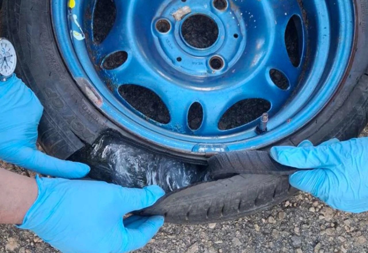 Drogu skrivao u kotaču automobilu, uhićena osoba iz Banja Luke