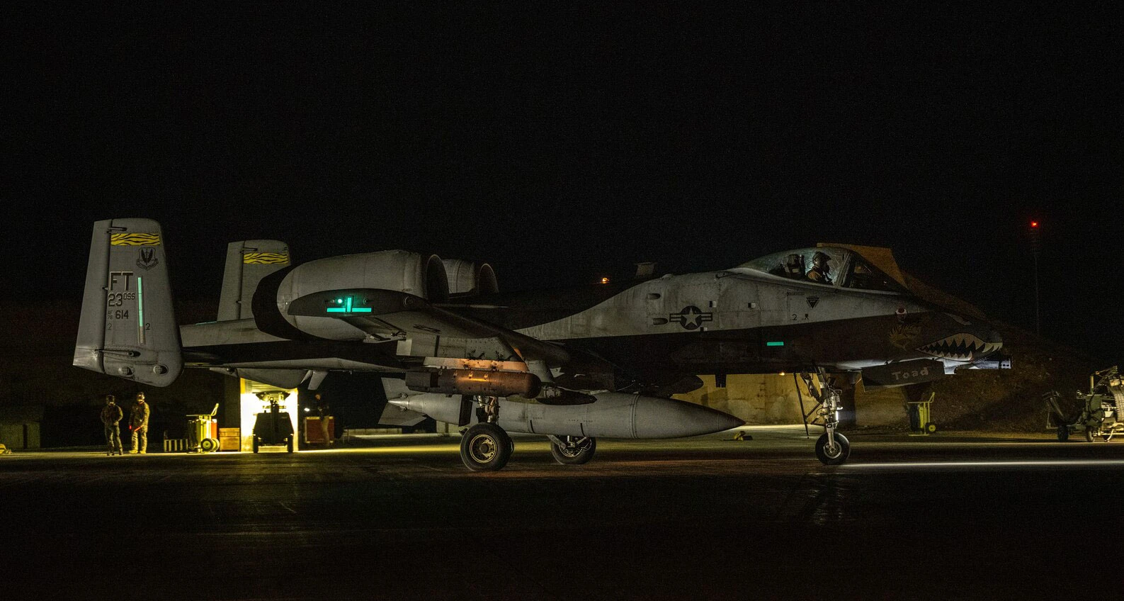 Zrakoplov A-10 Thunderbolt II taksira u bazi u području odgovornosti američkog Središnjeg zapovjedništva