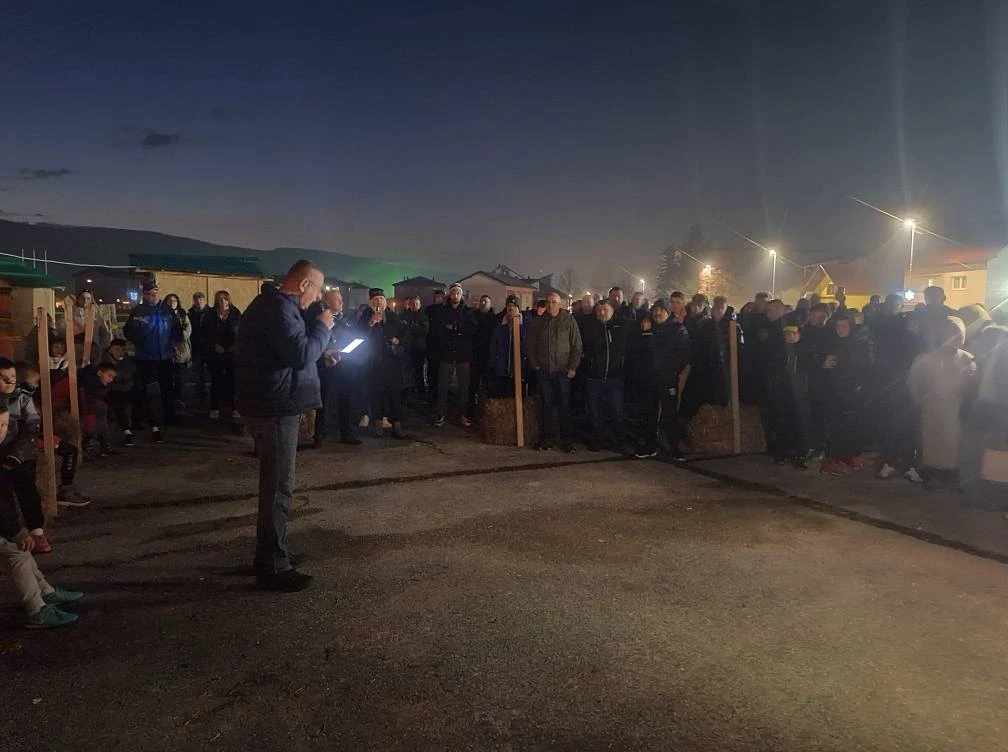 Hrvati u Uskoplju prosvjedovali zbog zabrane Adventa: "Šalju naoružanu policiju na djecu"