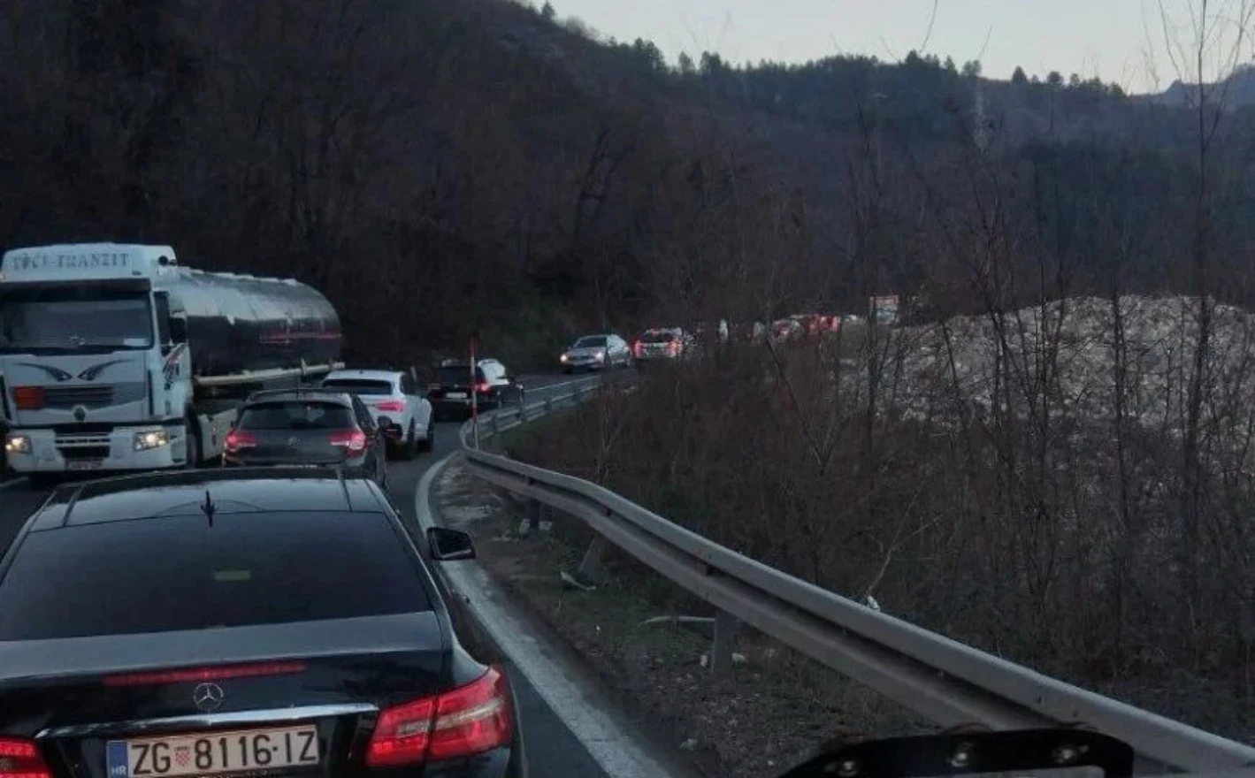 Gužve na granicama BiH rastu iz sata u sat