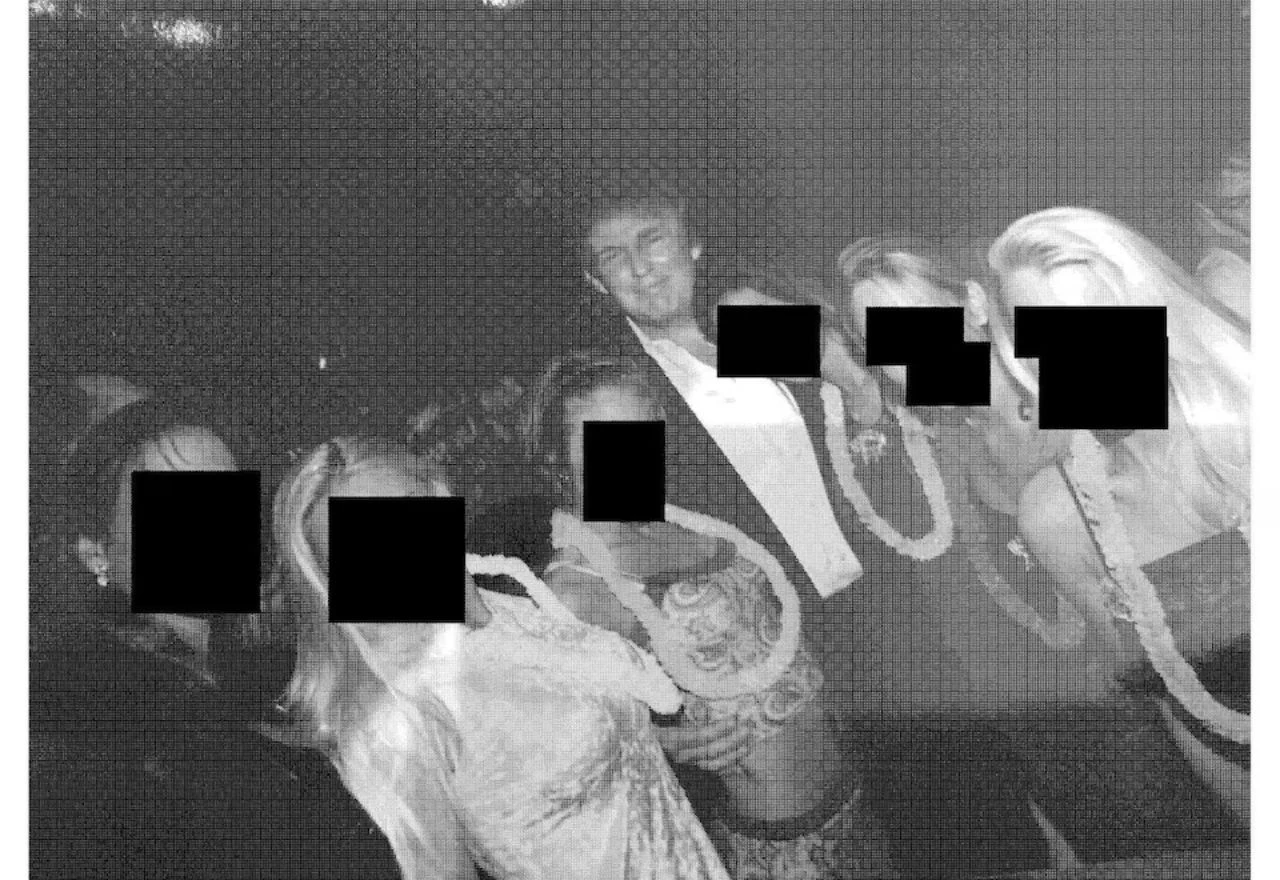 Nestali Epsteinovi dosjei: Uklonjena i fotografija s Donaldom Trumpom