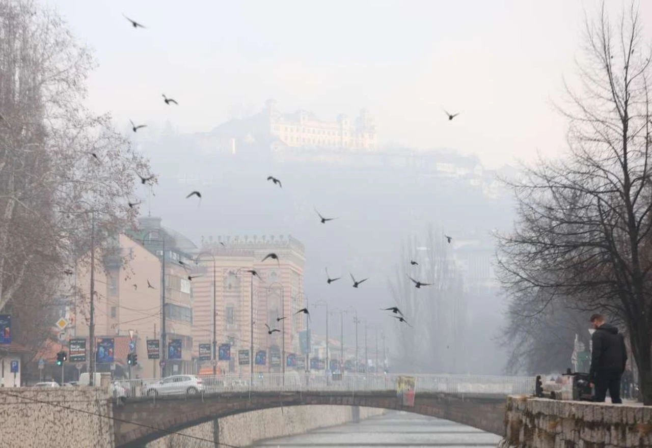 Zrak u Sarajevu i dalje rizičan: Na snazi upozorenje i posebne mjere zaštite