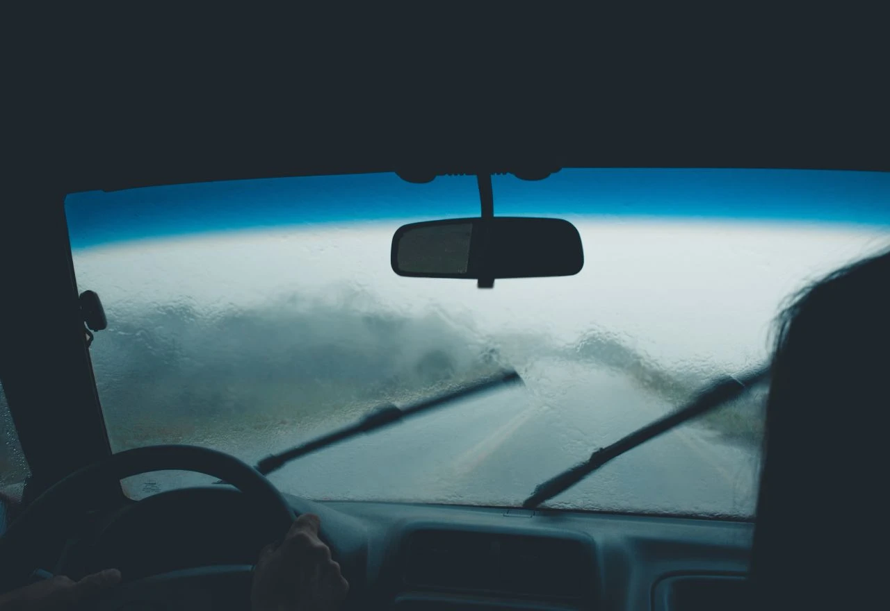 Vozite oprezno, kolnik je klizav, a vidljivost smanjena zbog magle