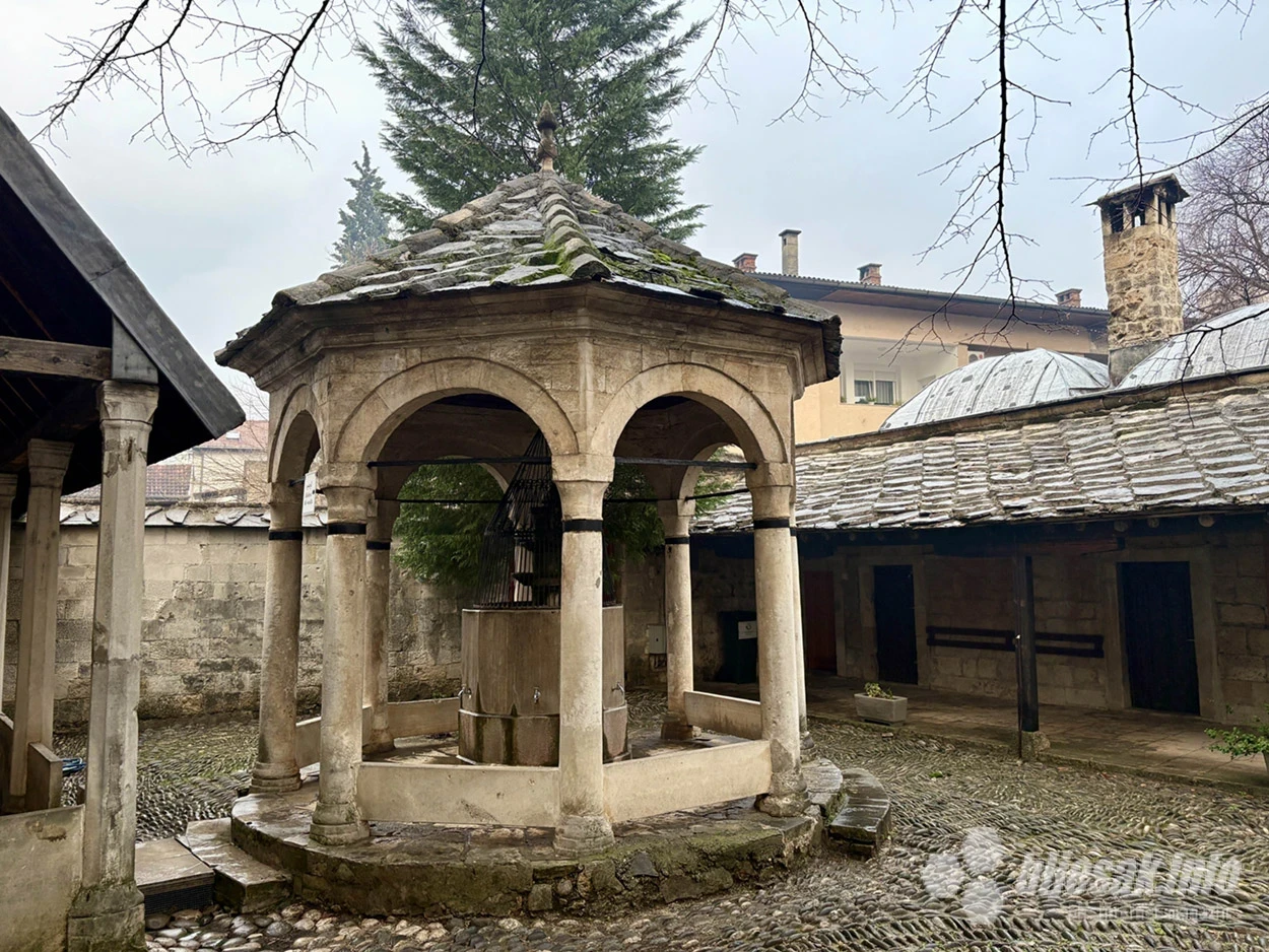 Šadrvan u Karađoz-begovoj džamiji u Mostaru