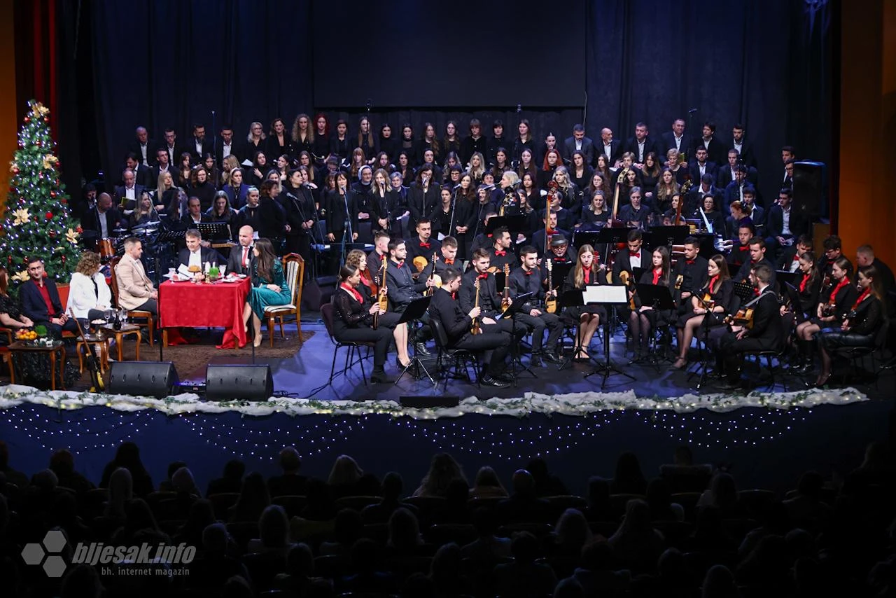 Tradicionalni božićni koncert večeras u Kosači: Više od 100 izvođača na pozornici