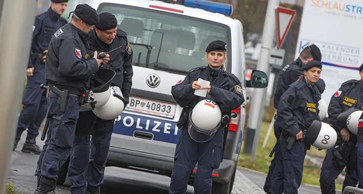 Dvije sestre se posvađale u trgovačkom centru: Sedam policajaca ozlijeđeno