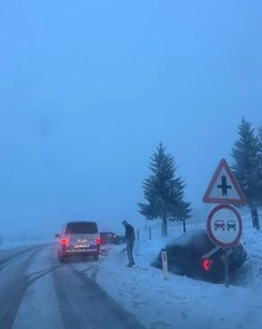 Snježna idila na bh. prometnicama: Kolone na granicama, Izačić zatvoren za kamione