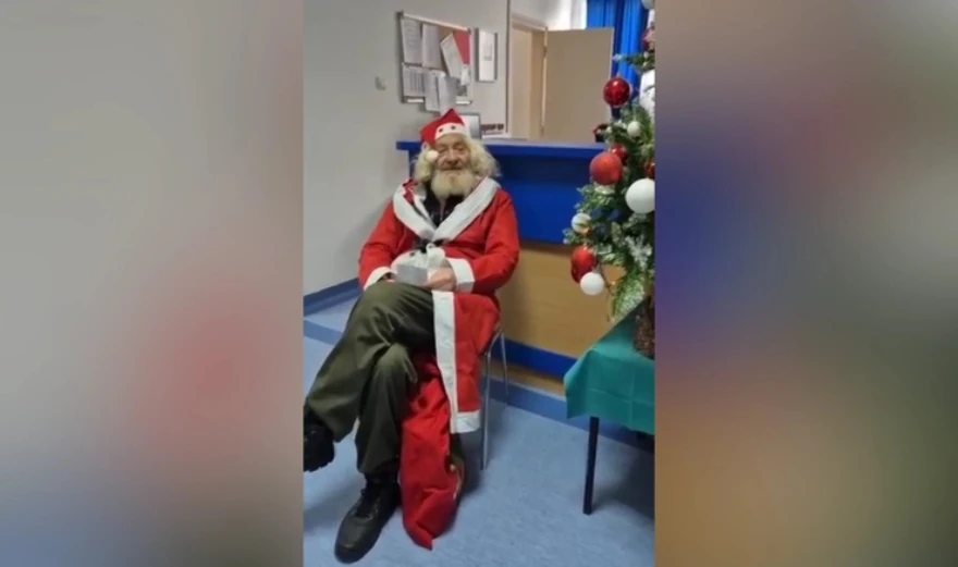 Pacijent na onkologiju došao kao Djed Božićnjak s darovima