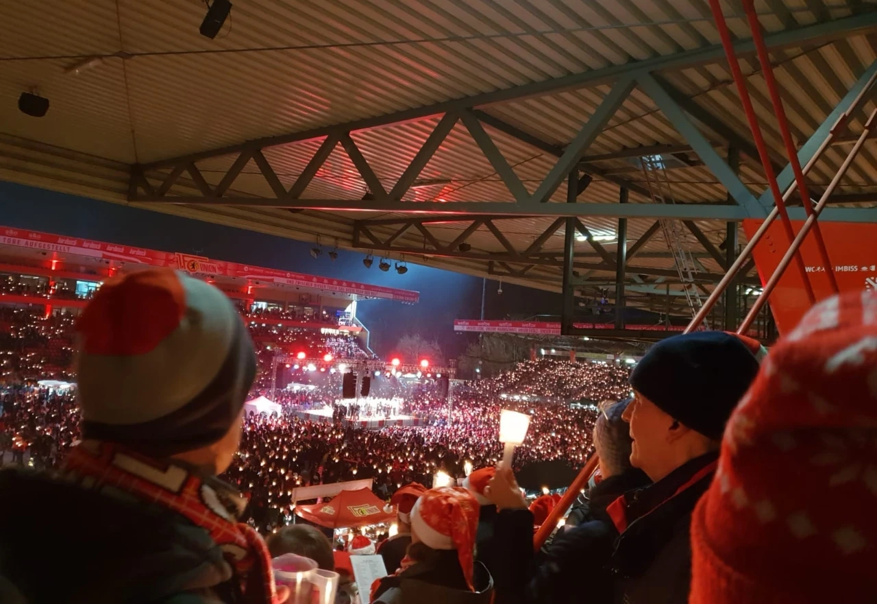 Više od 28 tisuća navijača pjevalo božićne pjesme
