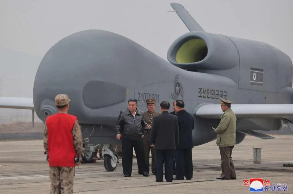 Kim Jong Un s kćeri nadgledao vojne projekte i testiranja raketa