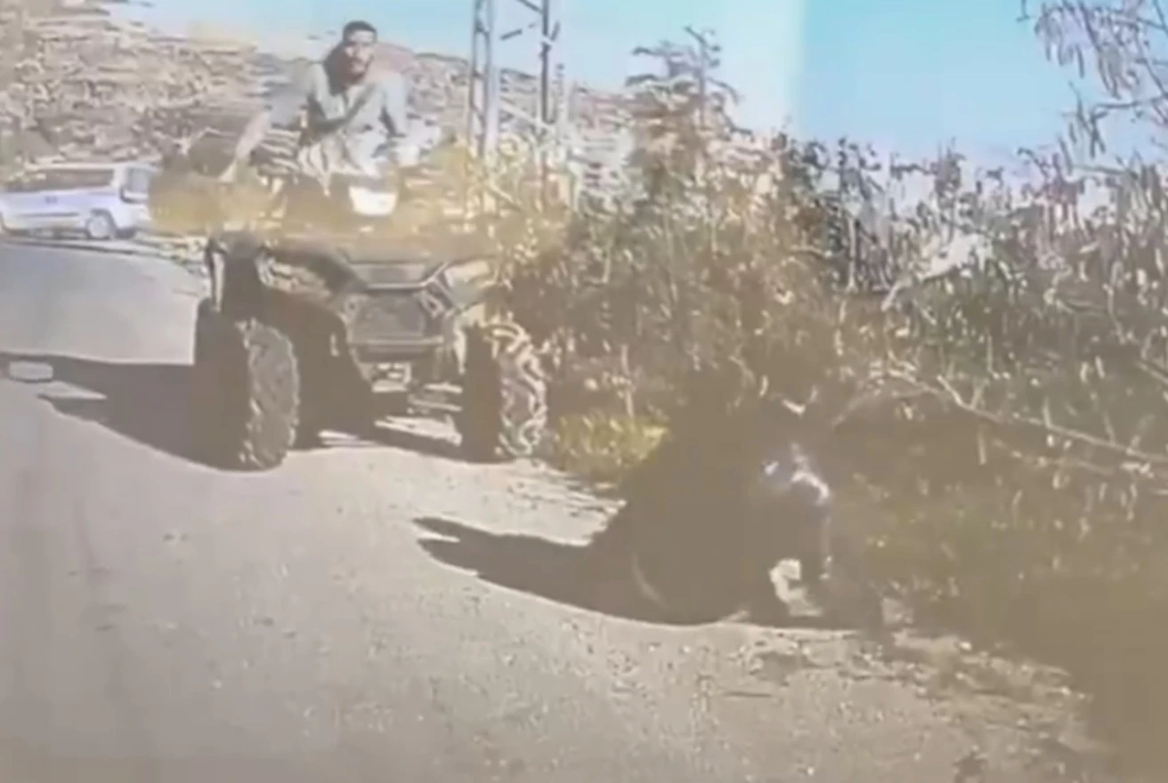 VIDEO: Izraelski rezervist vozilom udario Palestinca koji se molio