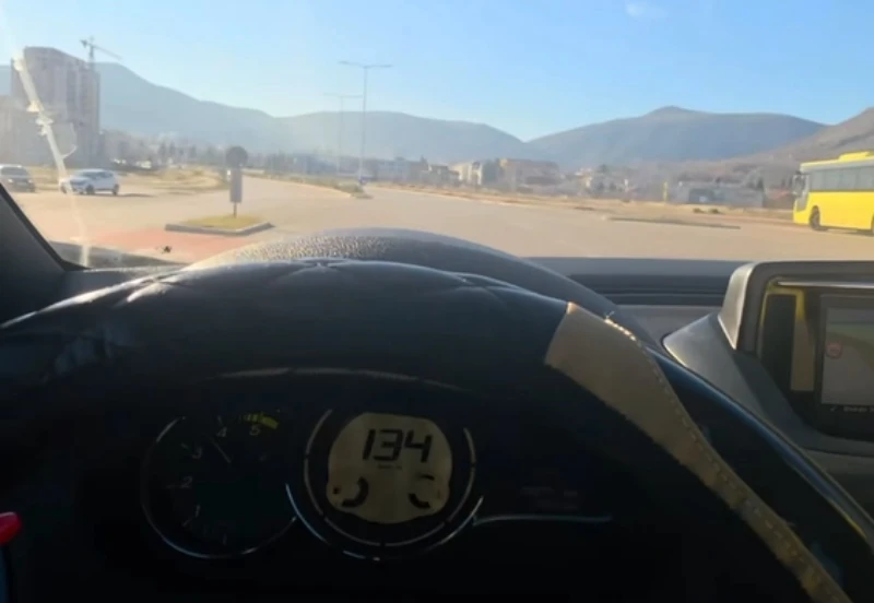 Mostar: Vozačica se snimala kako juri 134 km/h preko Studentskog mosta