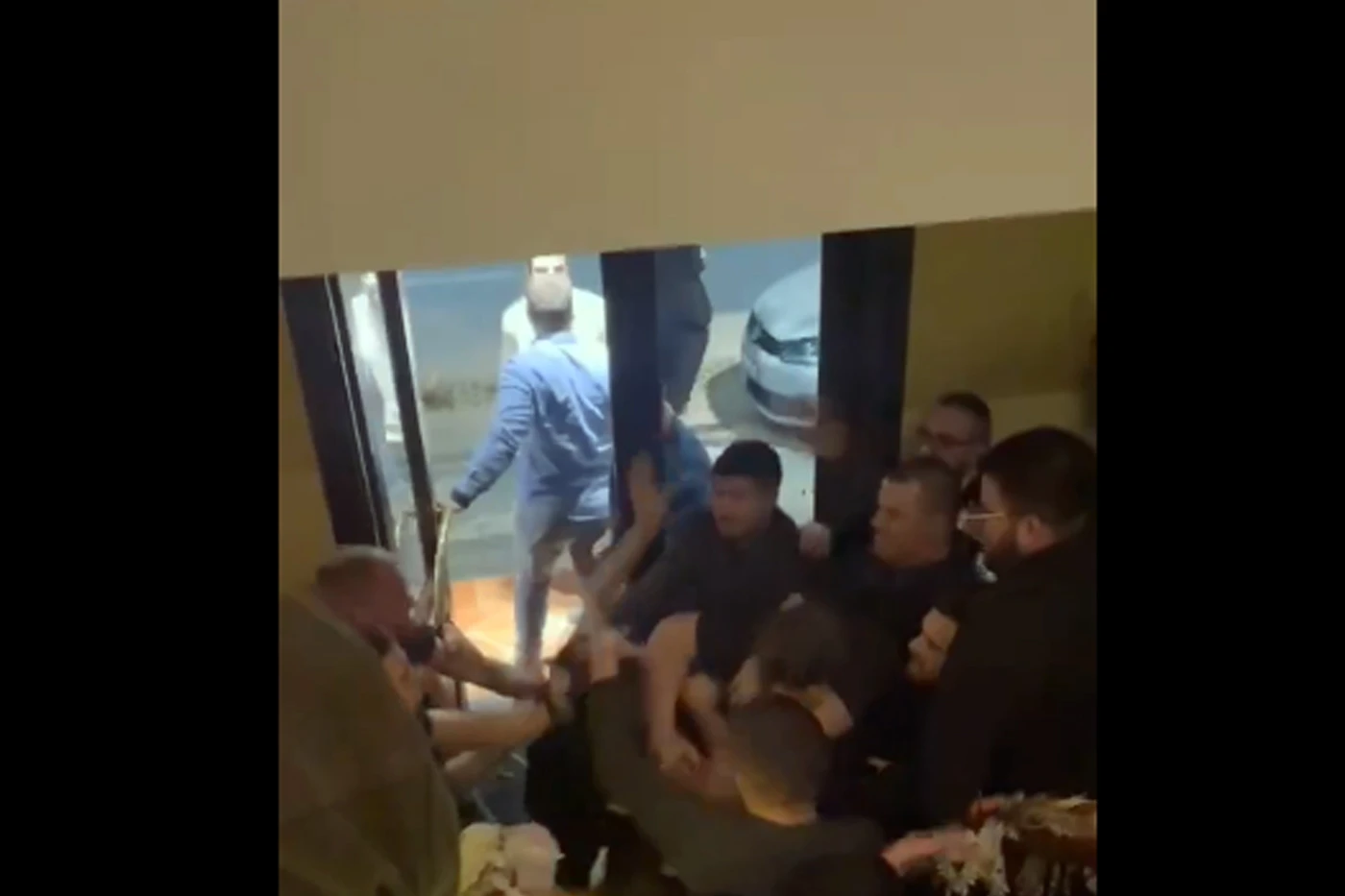 VIDEO | Masovna tučnjava u Međugorju: Svira se Halid, oni se tuku, drugi im pjevaju