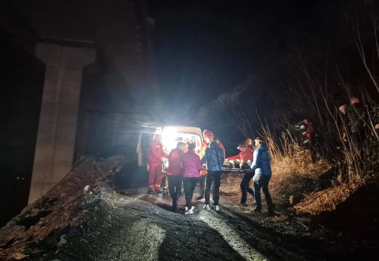 Vozač sletio s nedovršenog nadvožnjaka autoceste: Spasili ga mještani, intervenirao i GSS