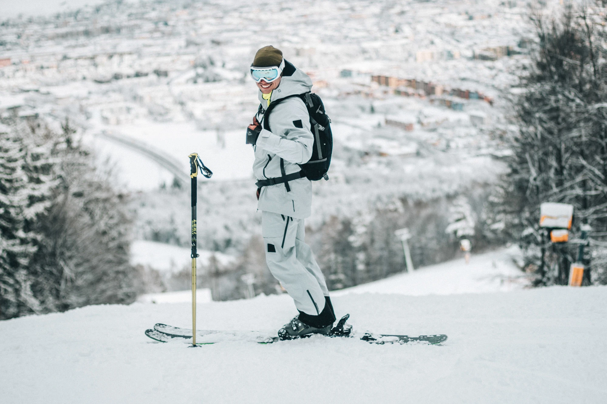 Uživanje u skijanju nadomak grada