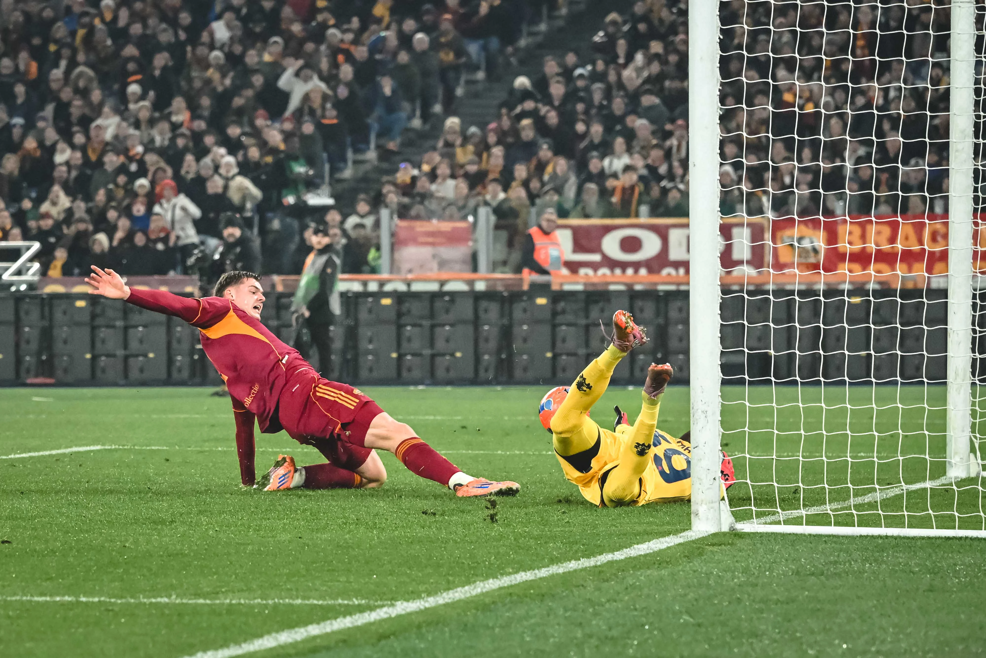 Roma rutinski slavila i ostala u igri za naslov