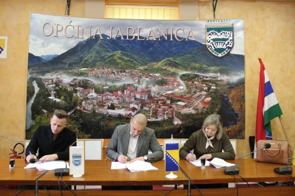 Jablanica ulaže više od 200.000 KM: Potpisani ugovori za sanaciju cesta i kanalizacije