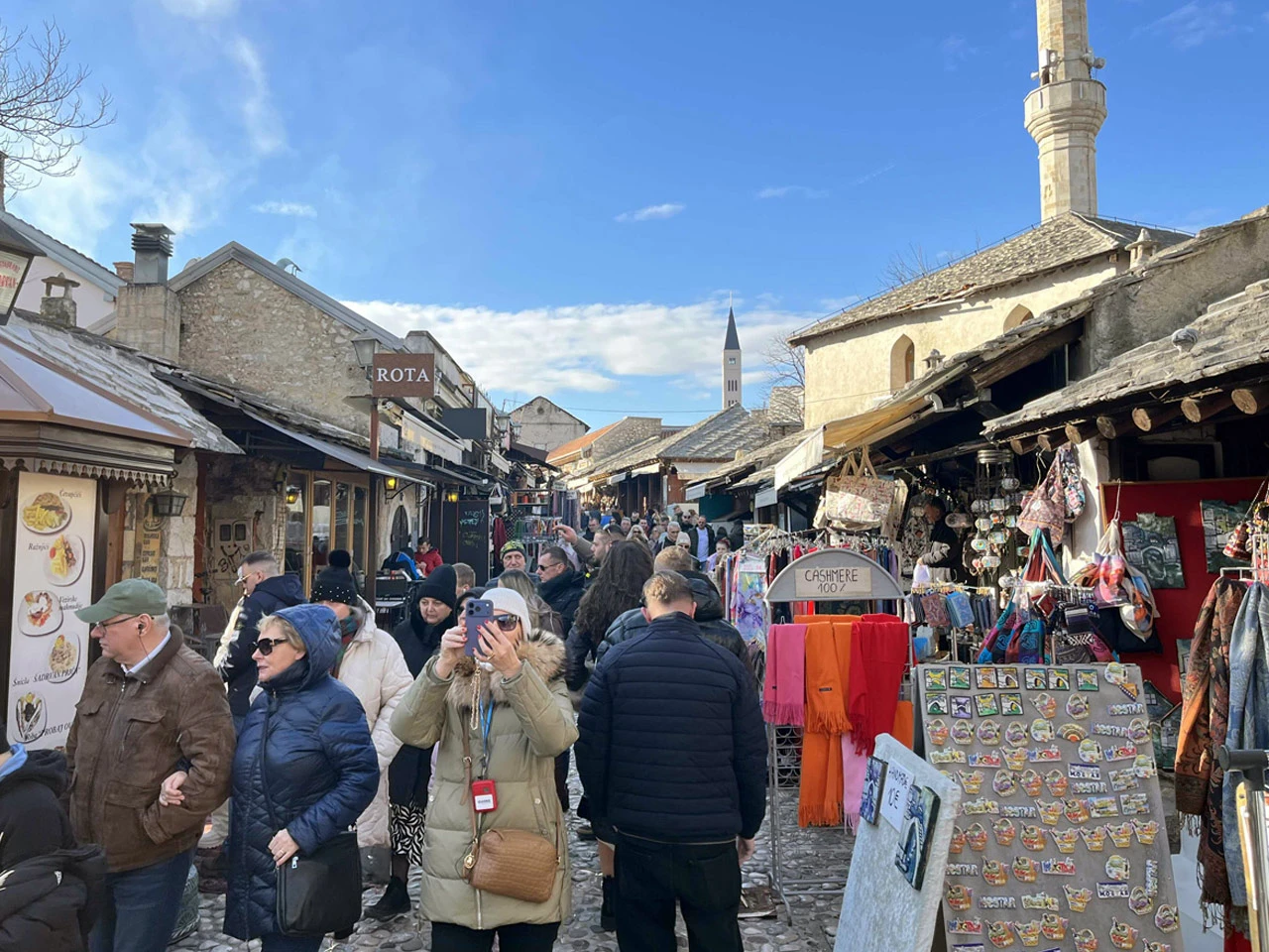 FOTO | Mostar je "pun k'o šipak" i puni se i dalje