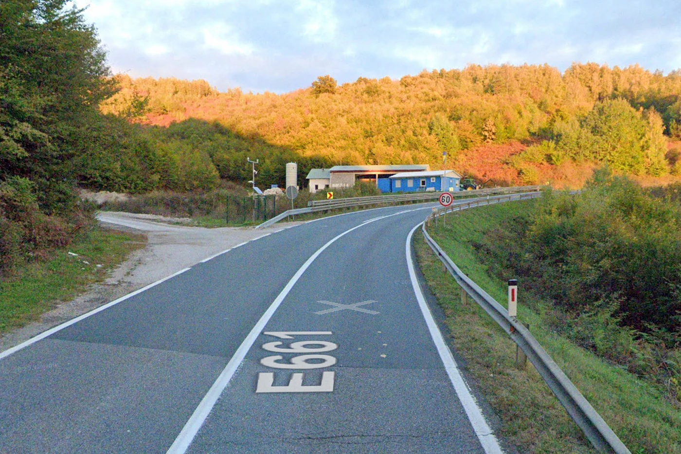 Obustavljen promet na Komaru, na granicama gužve