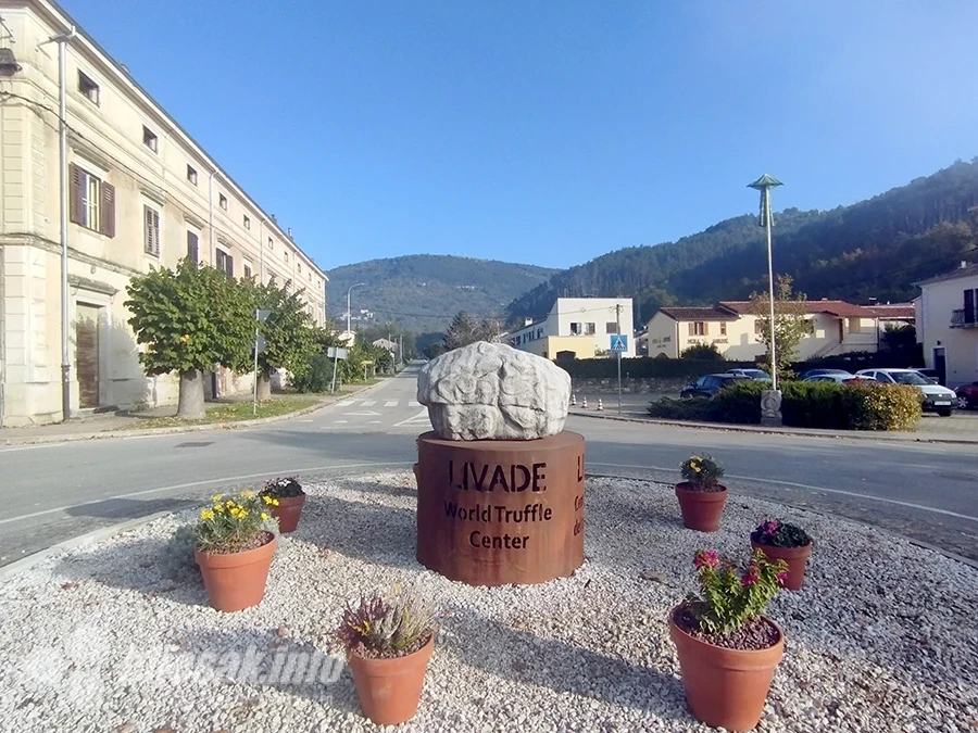 Spomenik najvećem tartufu na svijetu