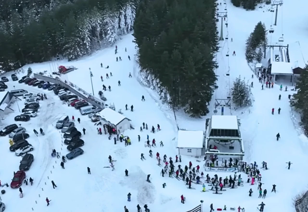 VIDEO | Kupres otvorio skijašku sezonu: Dalmacija preplavila popularnu destinaciju
