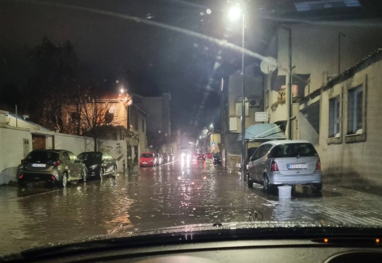 Naselje Luka pod vodom: Obilna kiša stvorila probleme u Mostaru