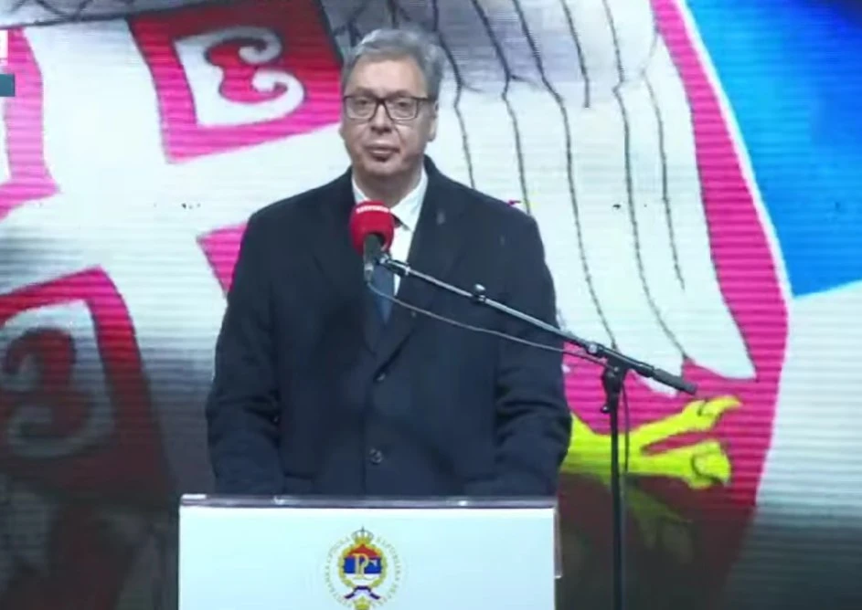 Vučić u Trebinju: Bolje živjeti jedan dan kao sokol nego se 100 godina skrivati kao miš