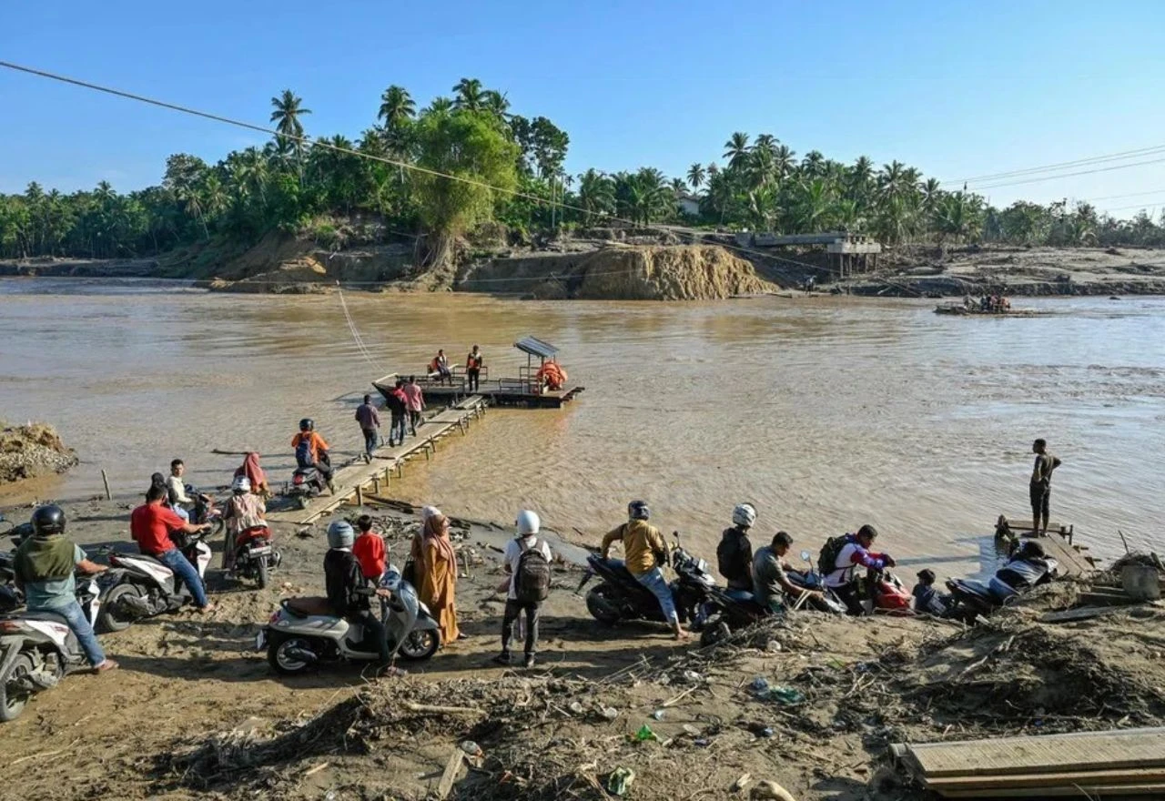 Bujične poplave u Indoneziji odnijele najmanje 14 života