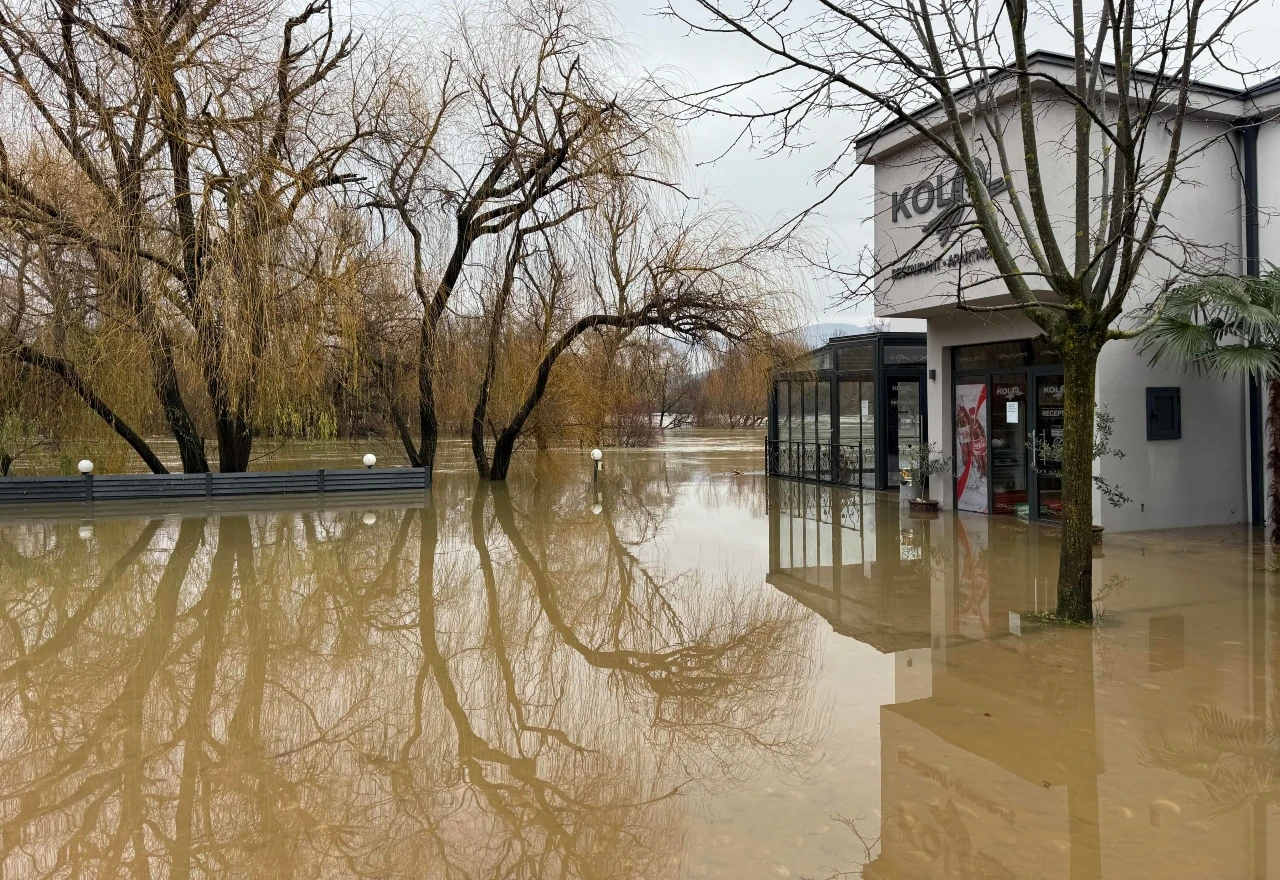 FOTO | Rekordan vodostaj Bune, poplavljeni ugostiteljski objekti