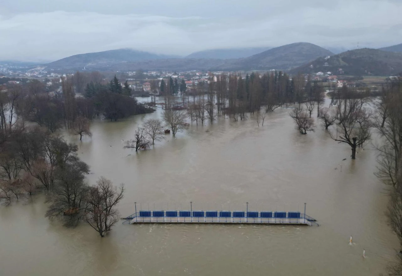 Prikaz nabujale rijeke Bune iz zraka