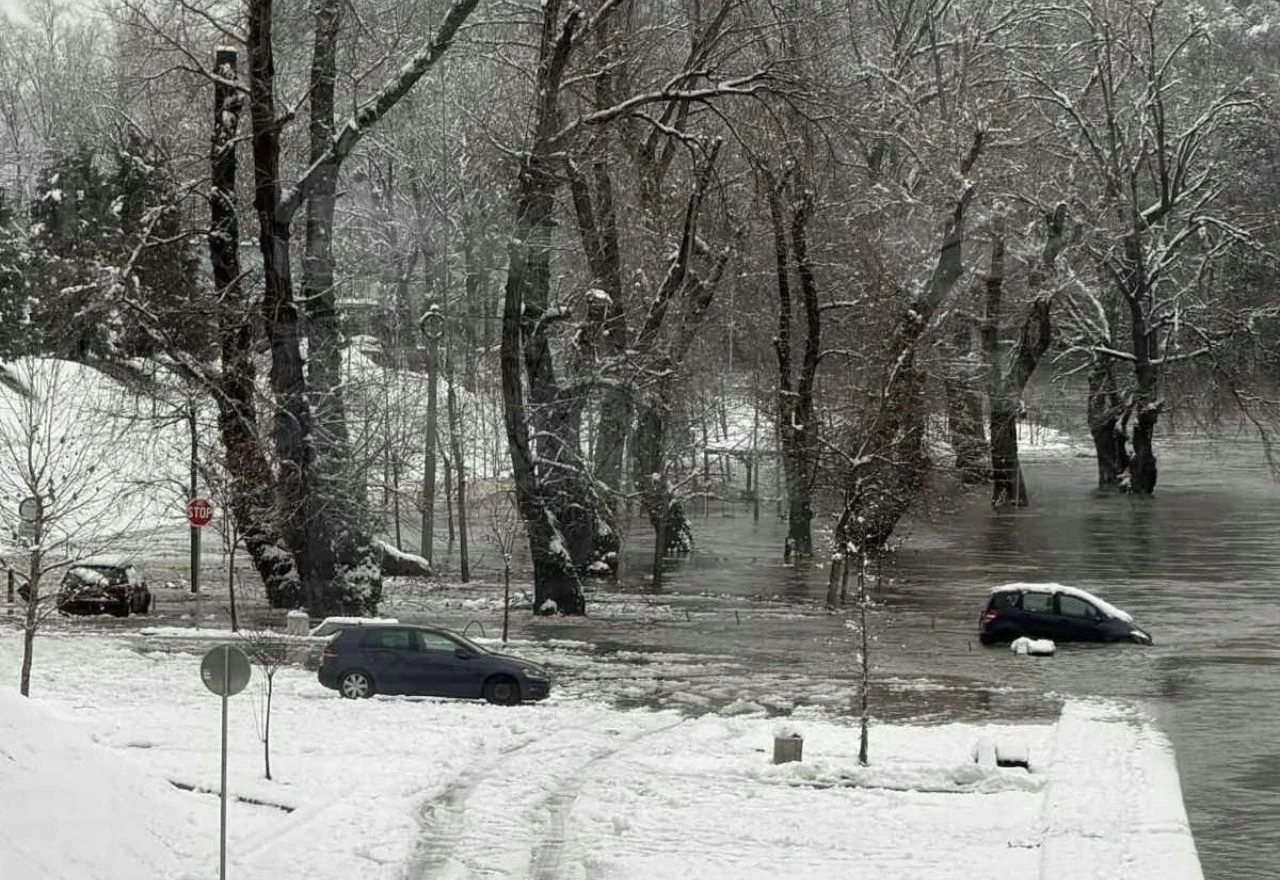 FOTO/VIDEO | Drina se izlila u Zvorniku i Goraždu: Dva sela potpuno odsječena