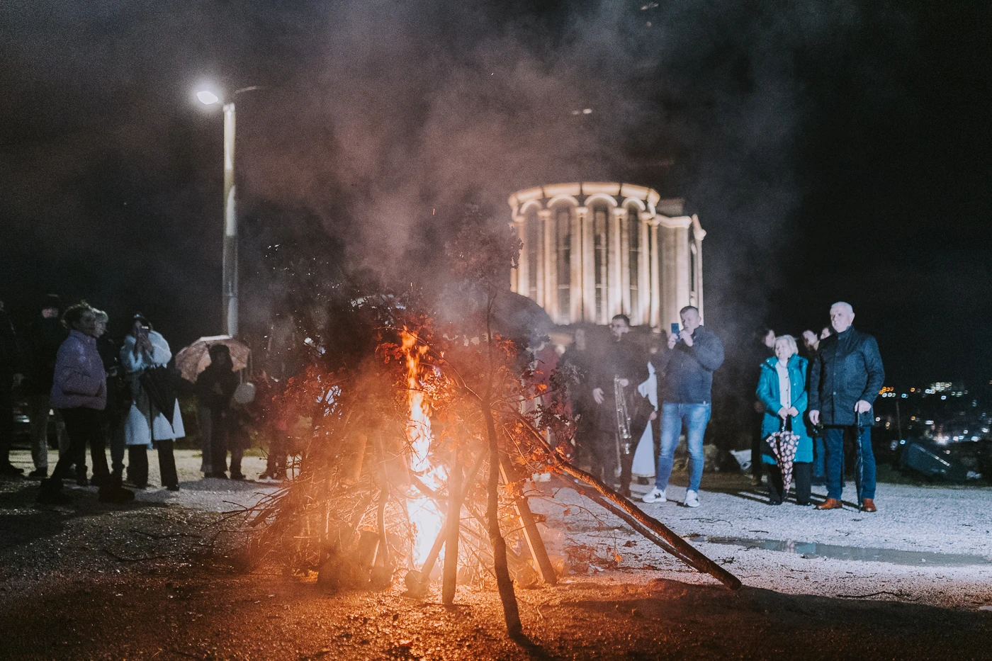 FOTO/VIDEO | Mostar: Pravoslavni vjernici obilježili Badnju večer
